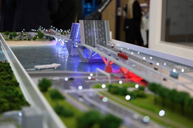 Музей Мостов на ПМЭФ получил макет Большого Смоленского моста