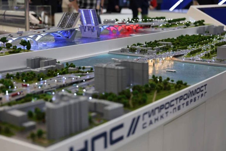 Музей Мостов на ПМЭФ получил макет Большого Смоленского моста