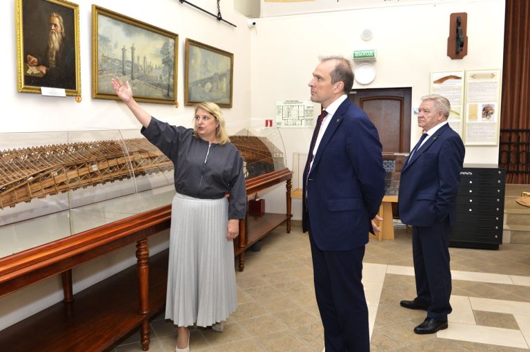 Руководитель Росжелдора Александр Геннадьевич Сахаров посетил Музей мостов