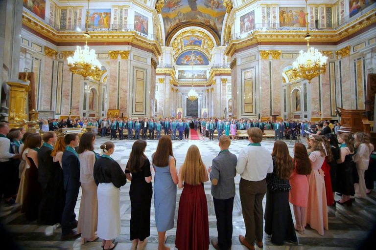 Торжественное вручение красных дипломов выпускникам ПГУПС