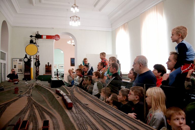 Праздничная программа в музее: отмечаем День железнодорожника!