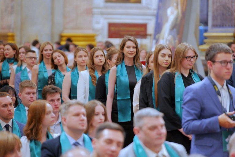 Торжественное вручение красных дипломов выпускникам ПГУПС