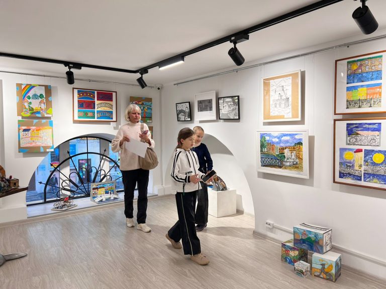 Выставка детских работ в Музее мостов