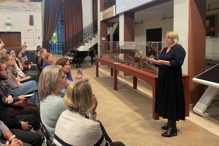 Дизайнерские проекты поездов «Гранд Экспресс» и «Таврия»