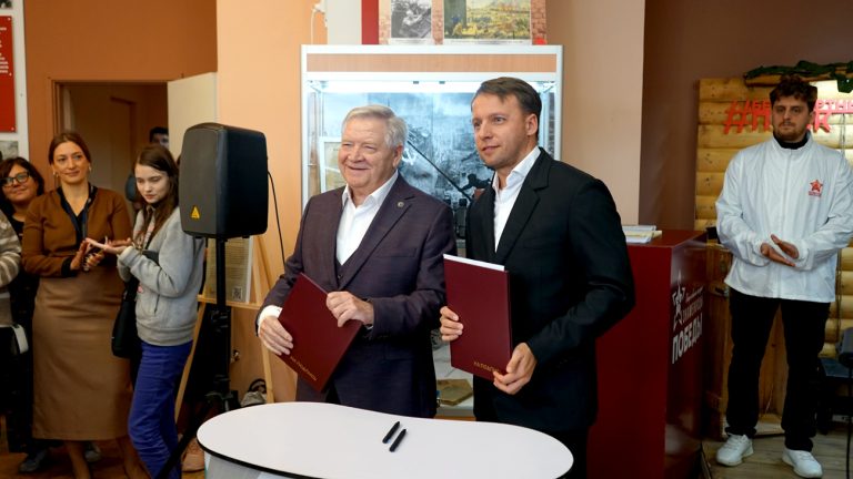 Торжественное подписание соглашения о сотрудничестве