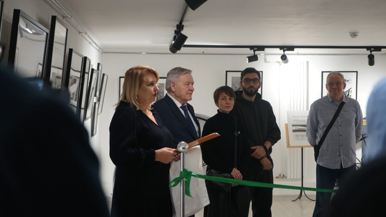 Открыта фотовыставка «Невское ожерелье волжских берегов»!