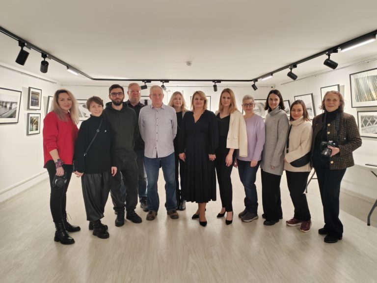 Открыта фотовыставка «Невское ожерелье волжских берегов»!