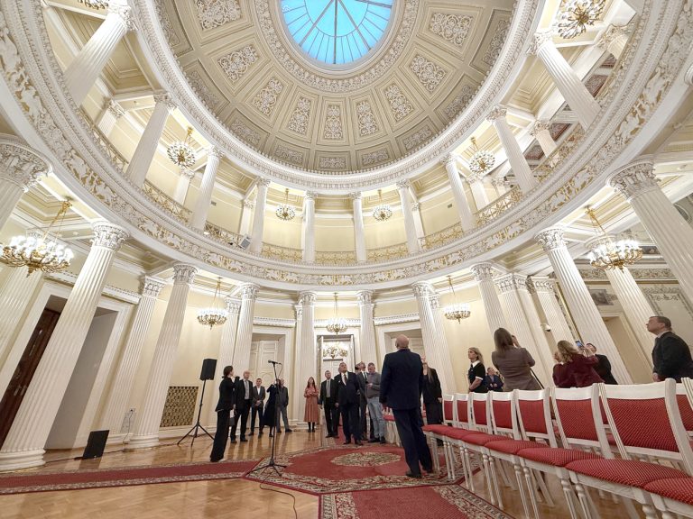 Коллектив музея чествовали в Законодательном Собрании