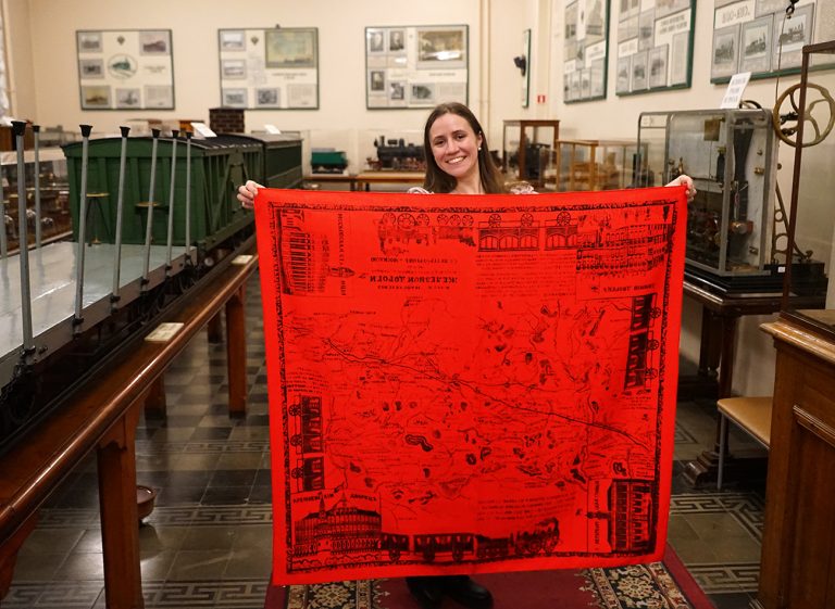 Оригинальный шейный платок и скатерть в подарок на Новый год