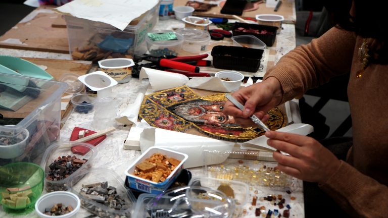 Образ, сложенный из сотни оттенков