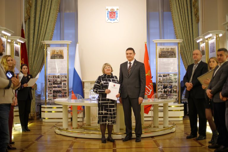 Коллектив музея чествовали в Законодательном Собрании