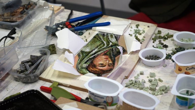 Образ, сложенный из сотни оттенков