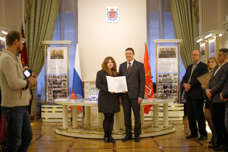 Коллектив музея чествовали в Законодательном Собрании