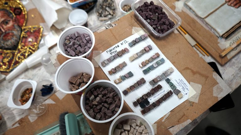 Образ, сложенный из сотни оттенков