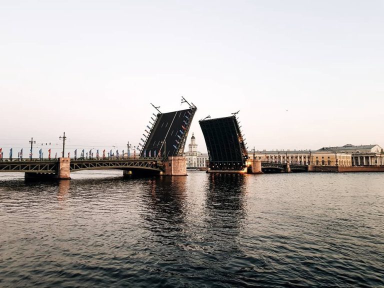 Сооружение постоянного Дворцового моста