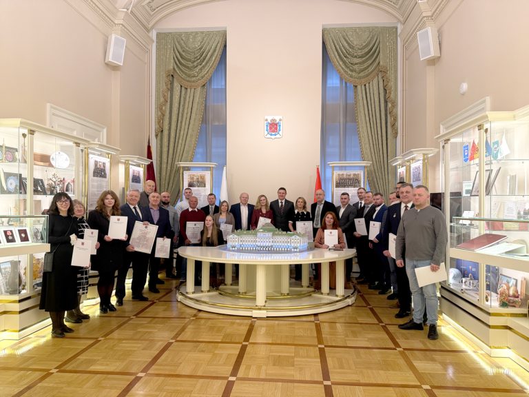 Коллектив музея чествовали в Законодательном Собрании