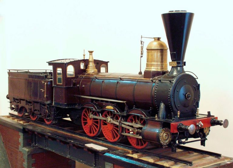 Модель дореволюционного паровоза серии «Б»