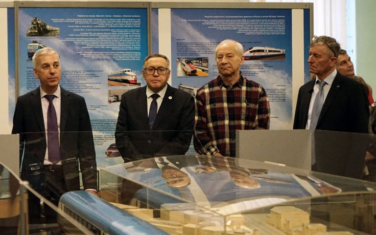 Открылась выставка «Россия выбирает скорость»