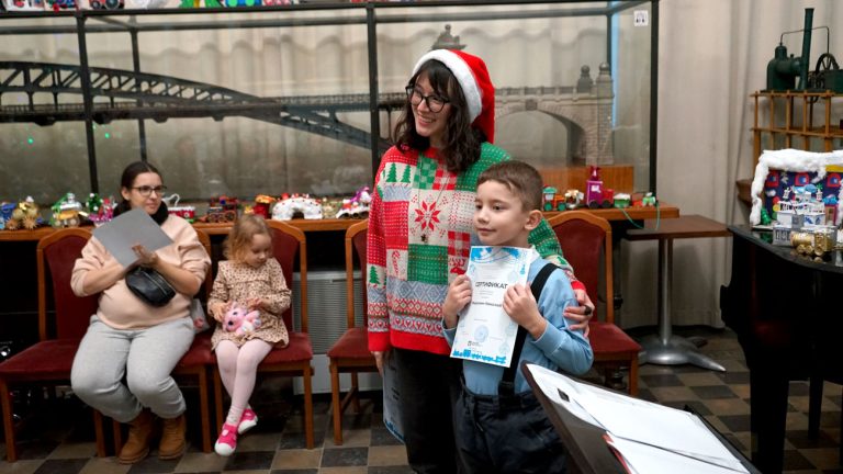 Награждение участников и победителей конкурса «Новогодняя мастерская»