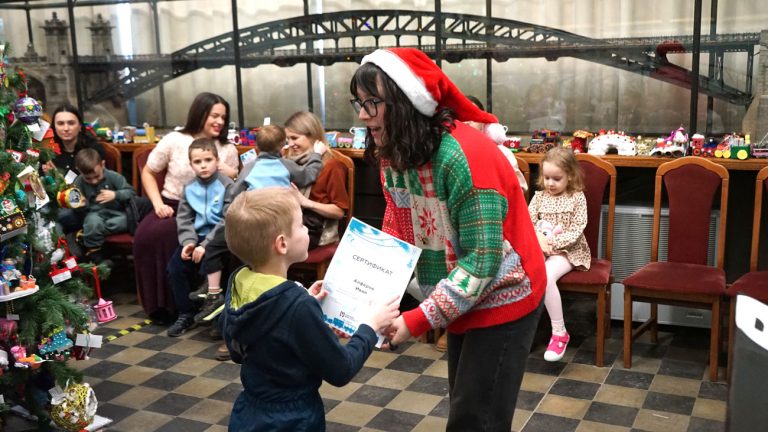 Награждение участников и победителей конкурса «Новогодняя мастерская»