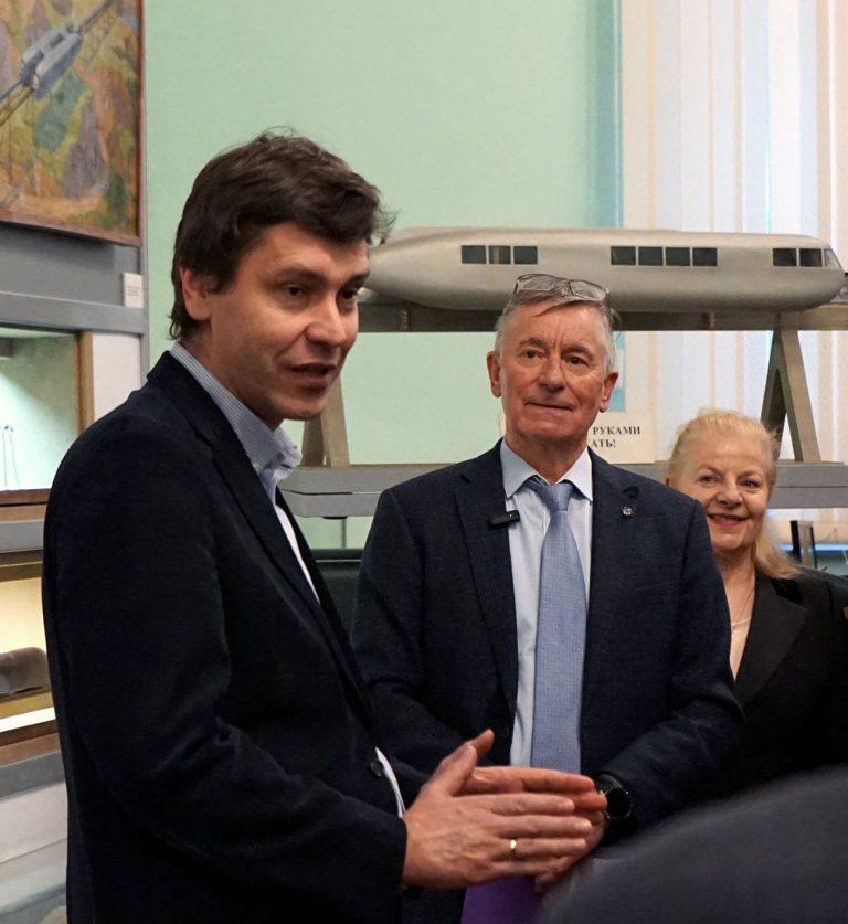 Открылась выставка «Россия выбирает скорость»