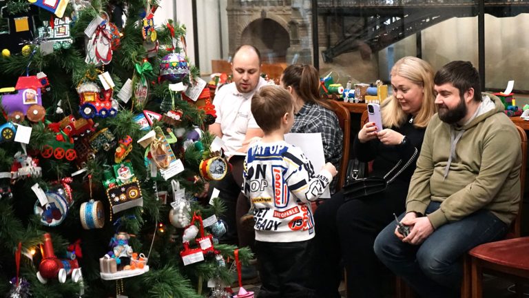 Награждение участников и победителей конкурса «Новогодняя мастерская»