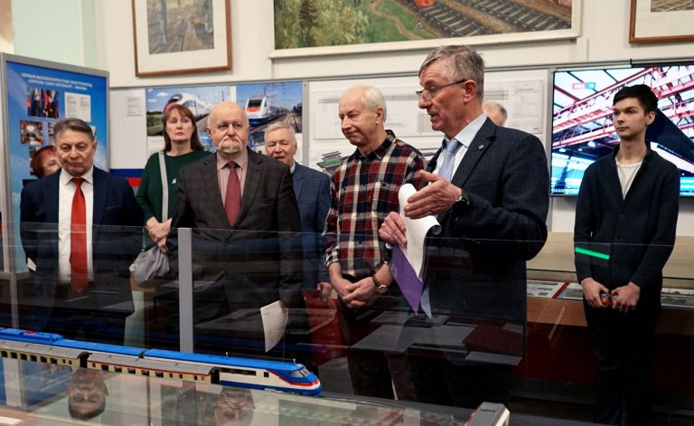 Открылась выставка «Россия выбирает скорость»