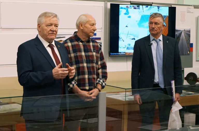 Открылась выставка «Россия выбирает скорость»