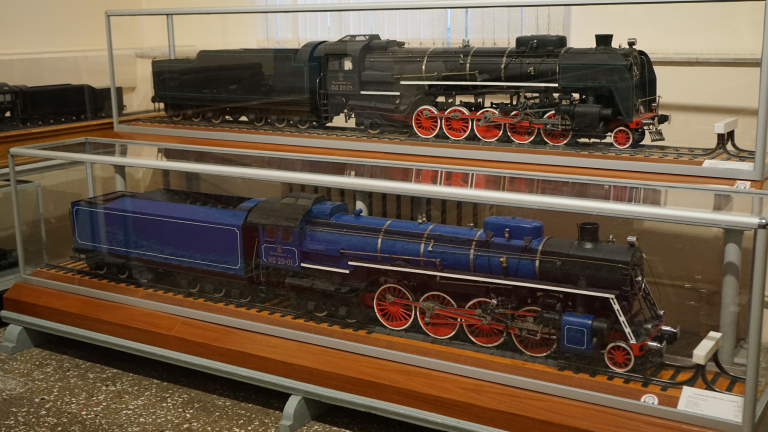 Модель знаменитого паровоза серии ИС