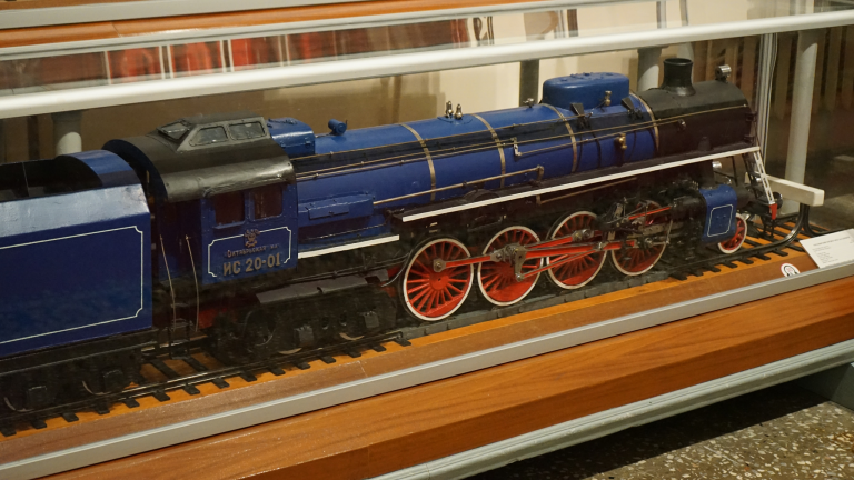 Модель знаменитого паровоза серии ИС