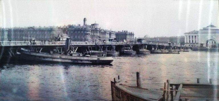 Стерео-варио открытка с видами Дворцового моста в Санкт-Петербурге