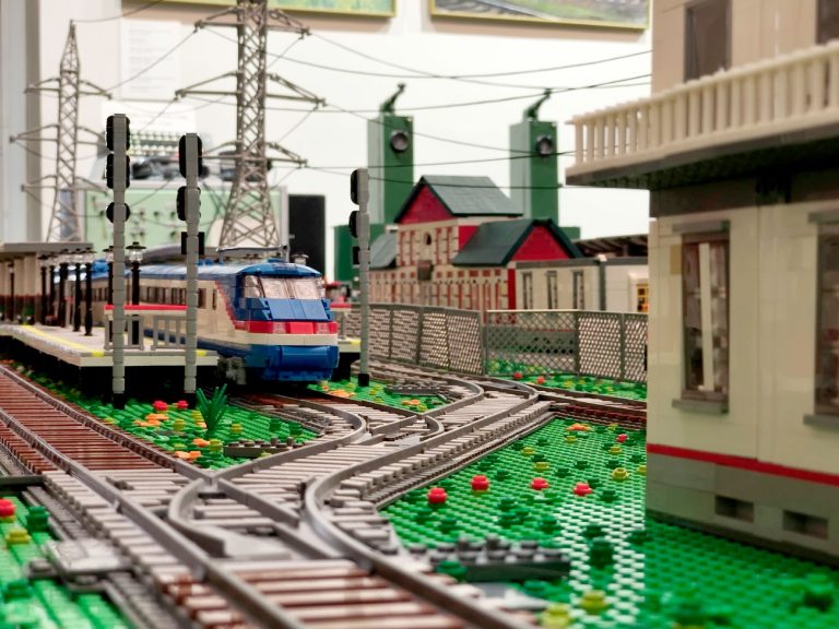 Макет, движение на котором не останавливается