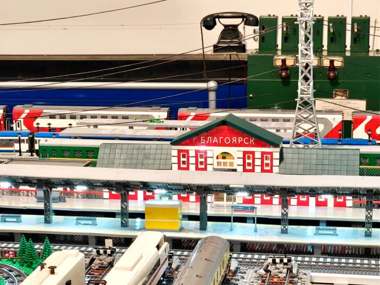 Макет, движение на котором не останавливается