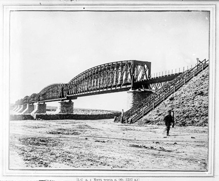 Мост через реку Обь