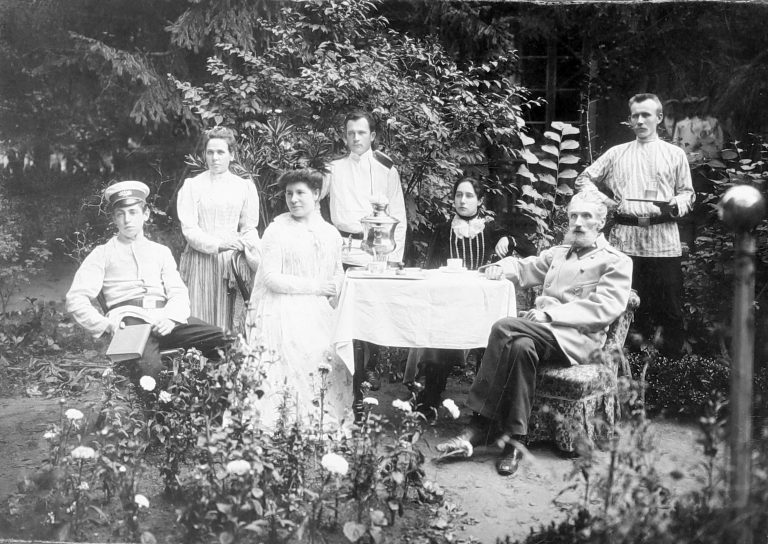 Презентация книги «Кашерининовы, Челюскины, Ляхницкие. Четыре века на службе России»