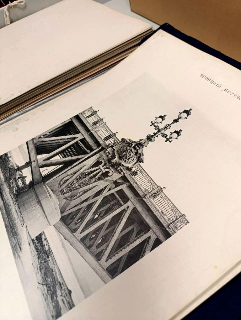 Школьники в архивном отделе «Мостотреста»