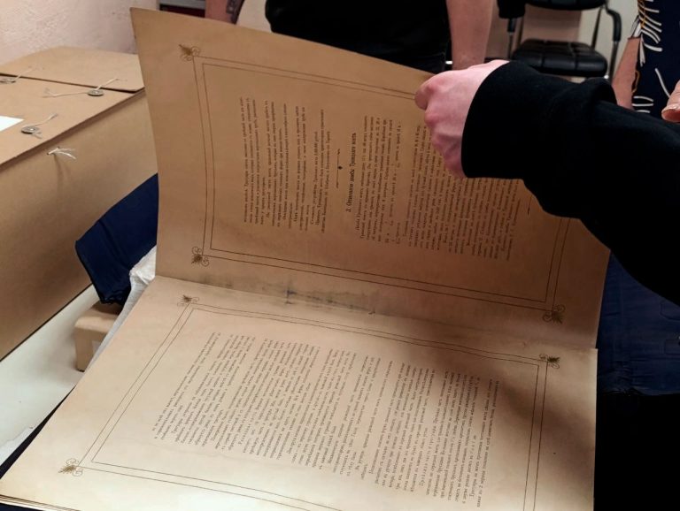 Школьники в архивном отделе «Мостотреста»