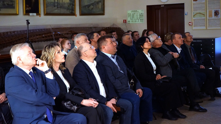 Презентация юбилейного издания о Биржевом мосте