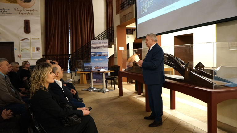 Презентация юбилейного издания о Биржевом мосте