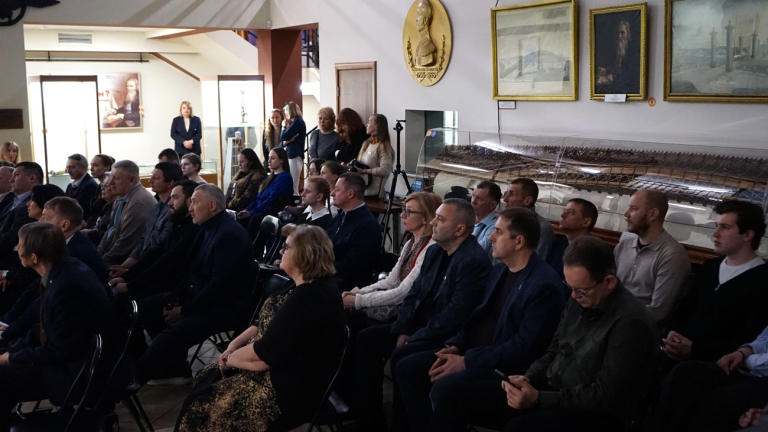 Презентация юбилейного издания о Биржевом мосте