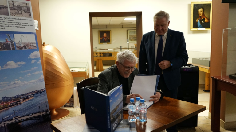 Презентация юбилейного издания о Биржевом мосте