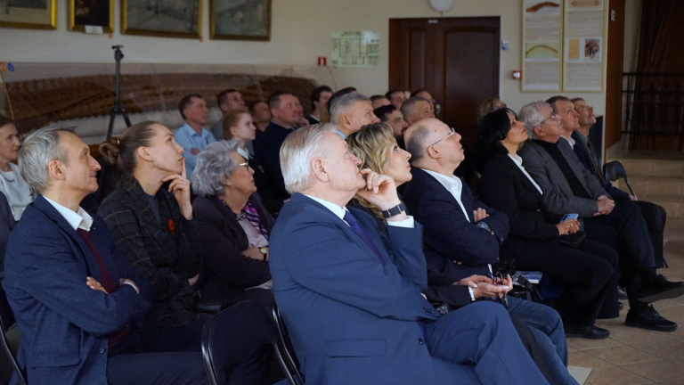 Презентация юбилейного издания о Биржевом мосте