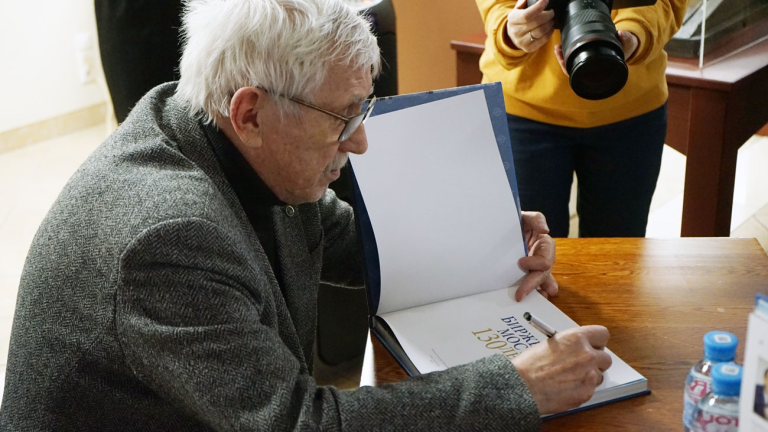 Презентация юбилейного издания о Биржевом мосте