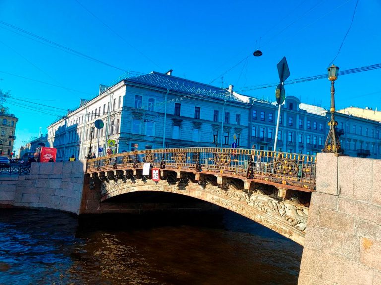 Большой Конюшенный мост через Мойку