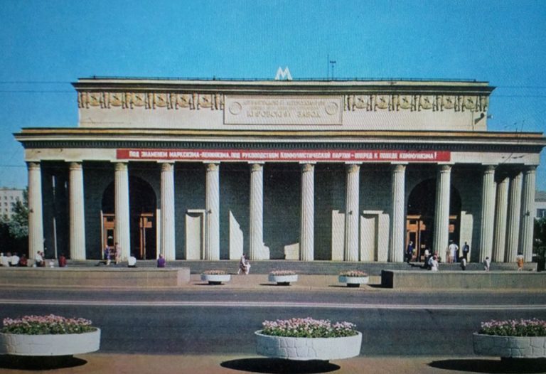 Торшеры для ниш фасада станции метро Кировский завод