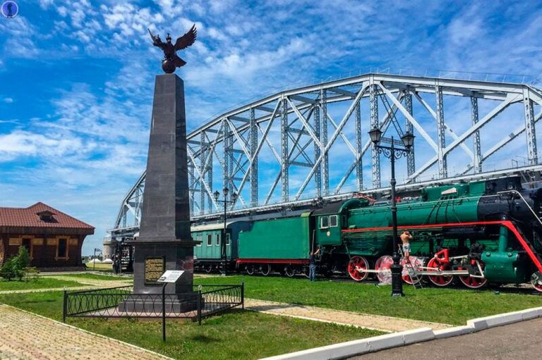 Амур­ский мост